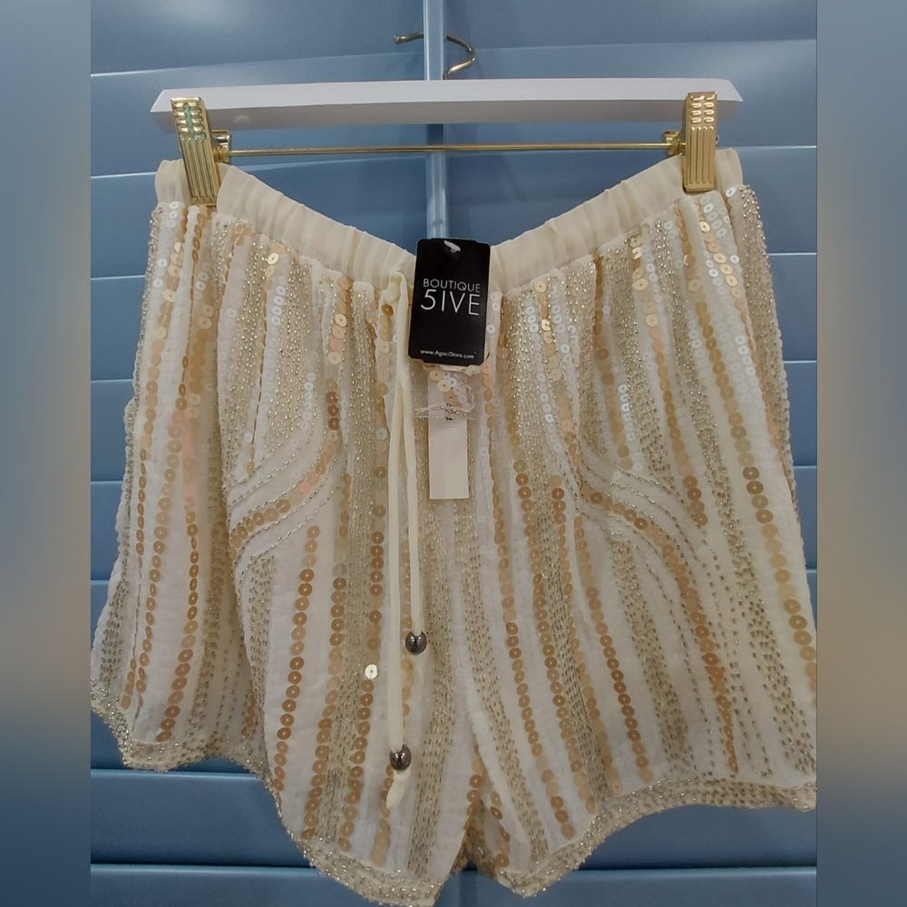 Boutique 5ive Women's Sequins Gold Shorts  Size M